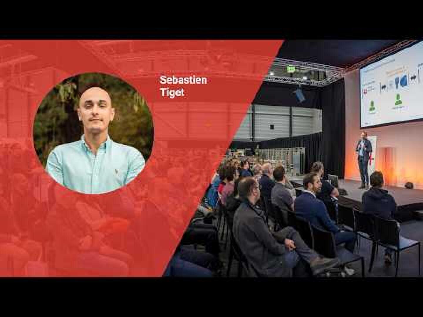 Un homme nommé Sébastien Tiget est représenté dans un portrait circulaire à gauche, sur un fond rouge. À droite, il fait une présentation à un public assis dans une grande salle.
