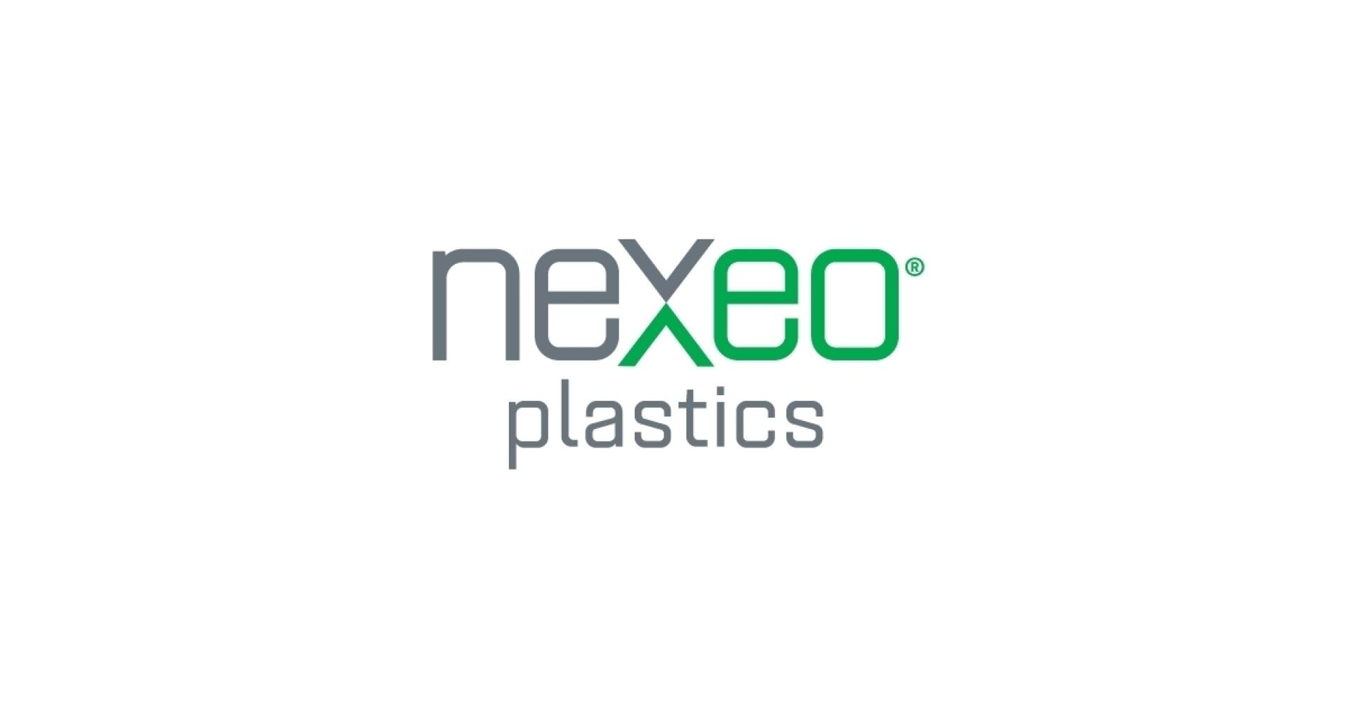Logo für Nexeo Plastics, mit nexeo in Kleinbuchstaben (grau und grün) über dem Wort plastics in grau, auf weißem Hintergrund.