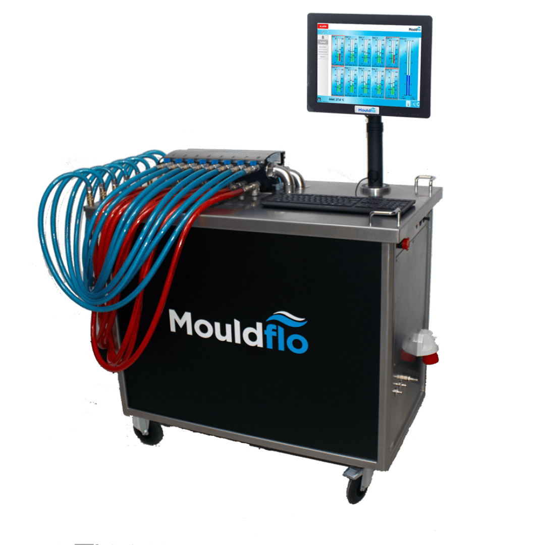Eine Mouldflo-Industriemaschine mit Touchscreen-Display, mehreren angeschlossenen blauen und roten Schläuchen und auf Rädern montiert. Das Gerät ist schwarz mit dem Mouldflo-Logo an der Seite.