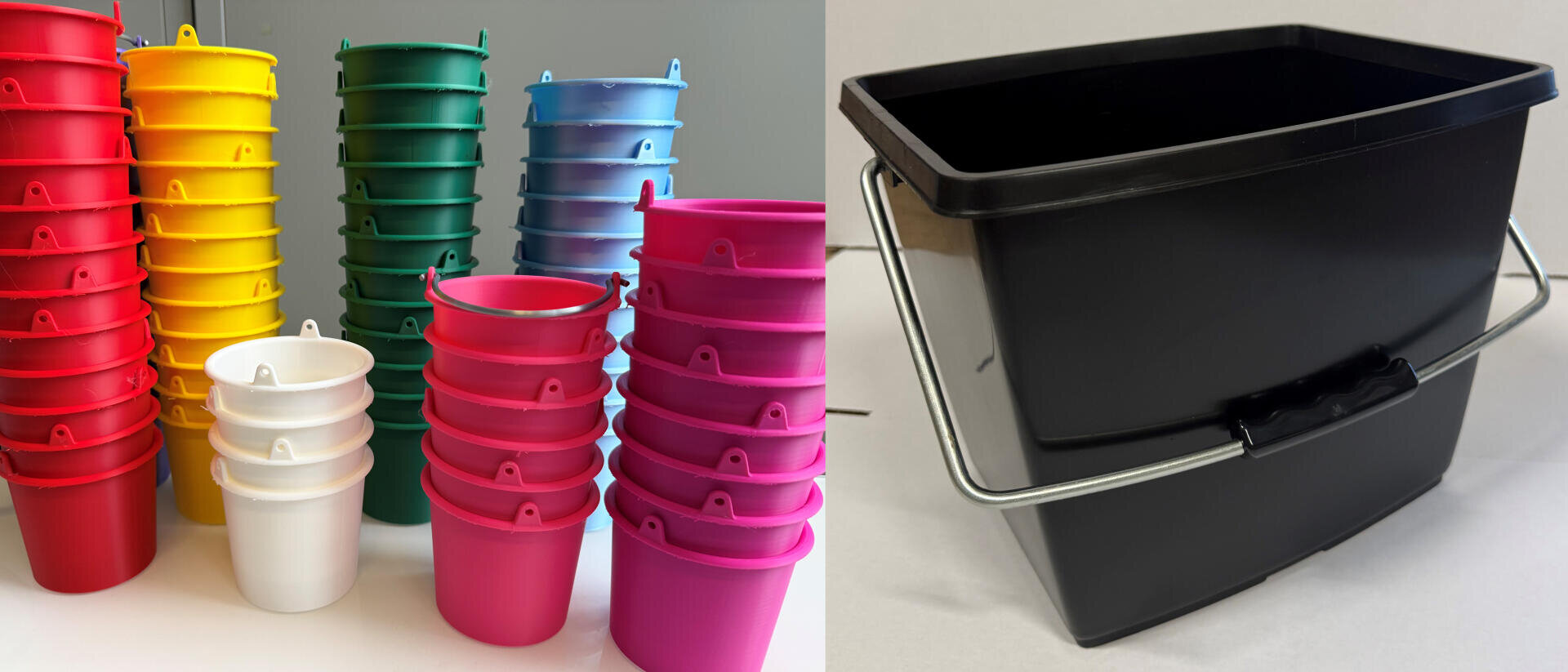 Auf der linken Seite sind mehrere Stapel kleiner, bunter, runder Plastikeimer zu sehen, während sich auf der rechten Seite ein einziger großer, schwarzer, rechteckiger Plastikeimer mit einem Metallgriff befindet.