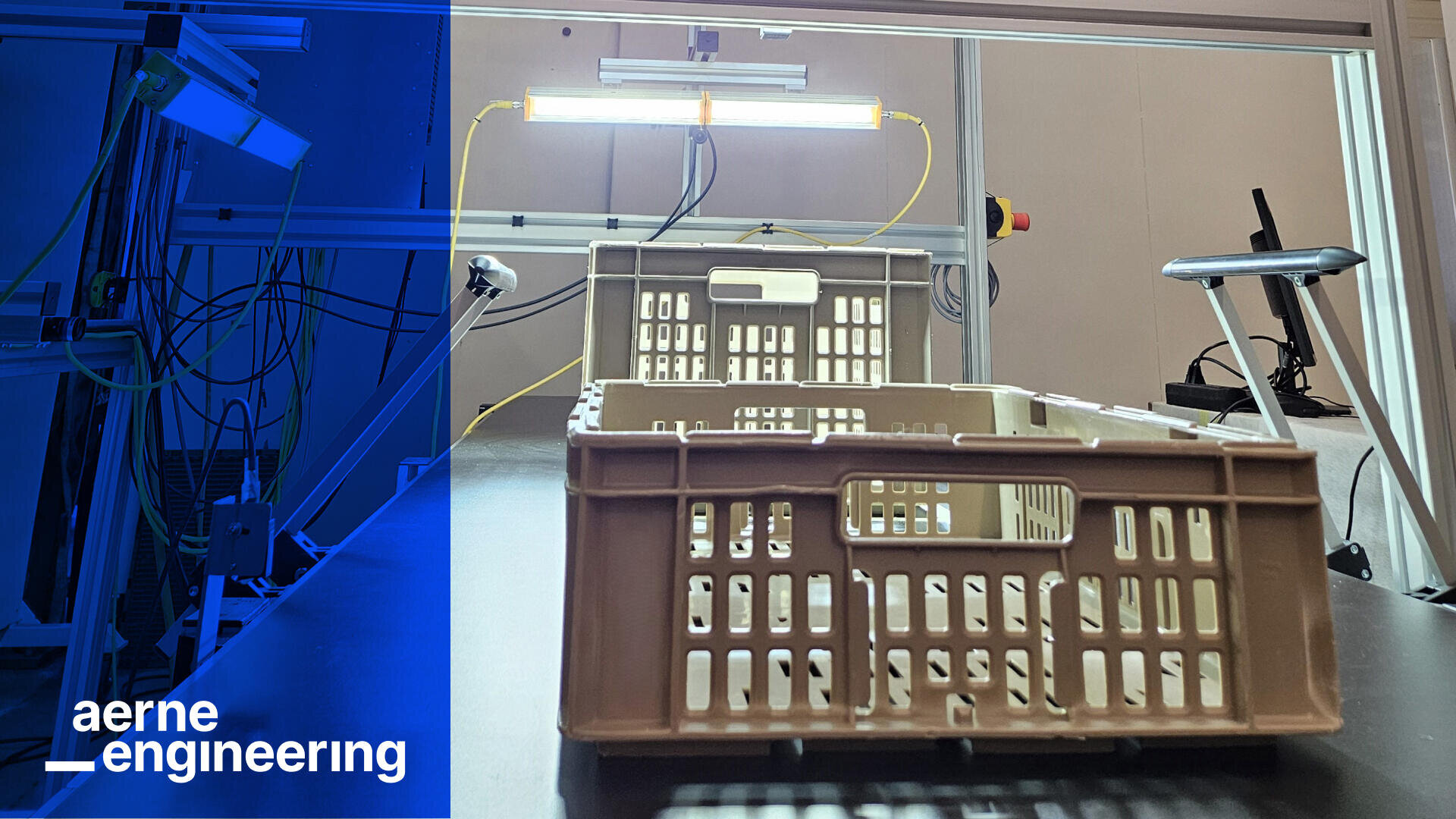 Une caisse en plastique est posée sur un tapis roulant dans un environnement industriel bien éclairé. On y voit des machines, des câbles et un écran, et dans le coin inférieur gauche, un texte d'Aerne Engineering.