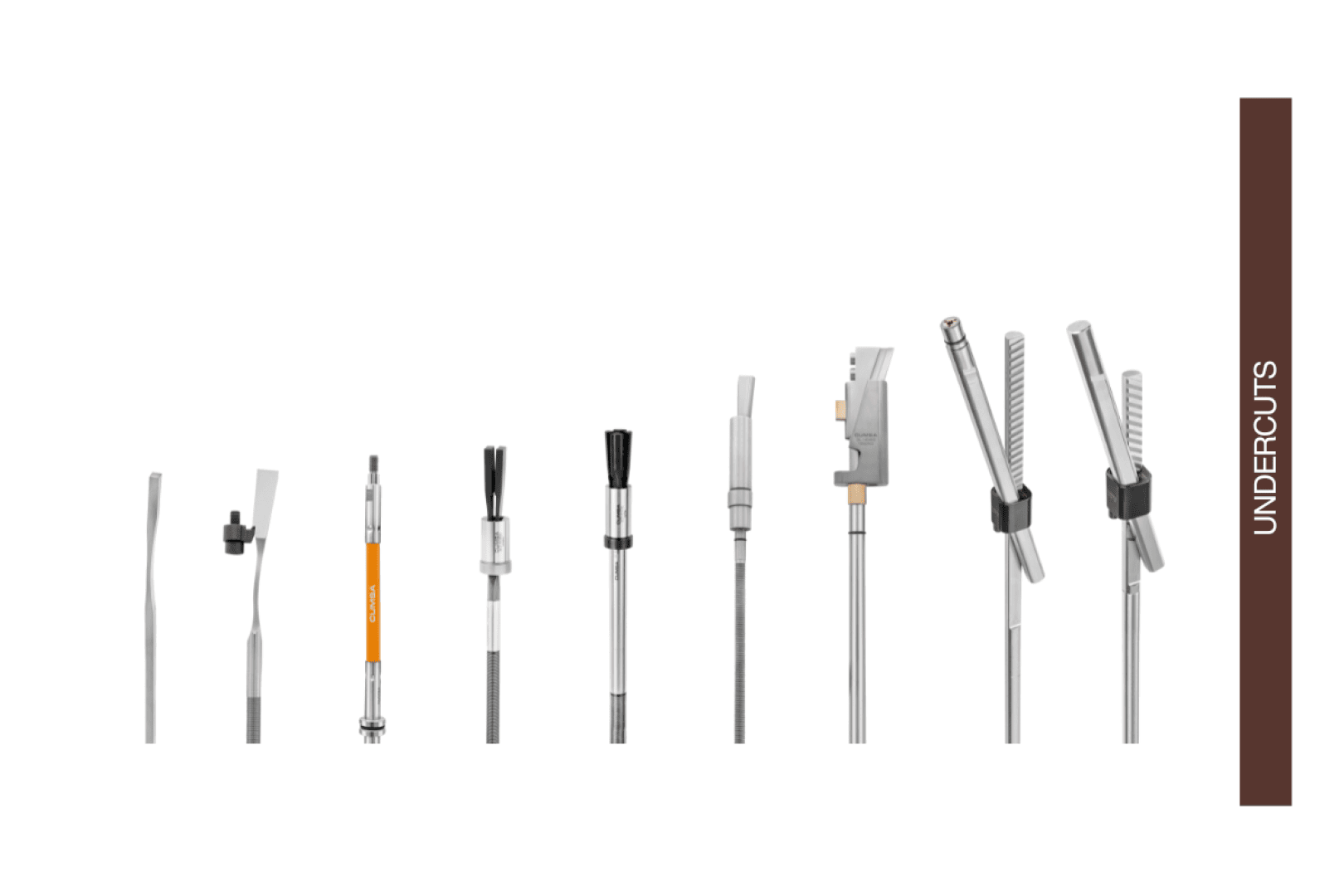 Une série de huit outils différents pour le travail du métal avec différentes pointes est représentée sur un fond blanc. Une barre verticale brune sur le côté droit affiche le mot UNDERCUTS en blanc.