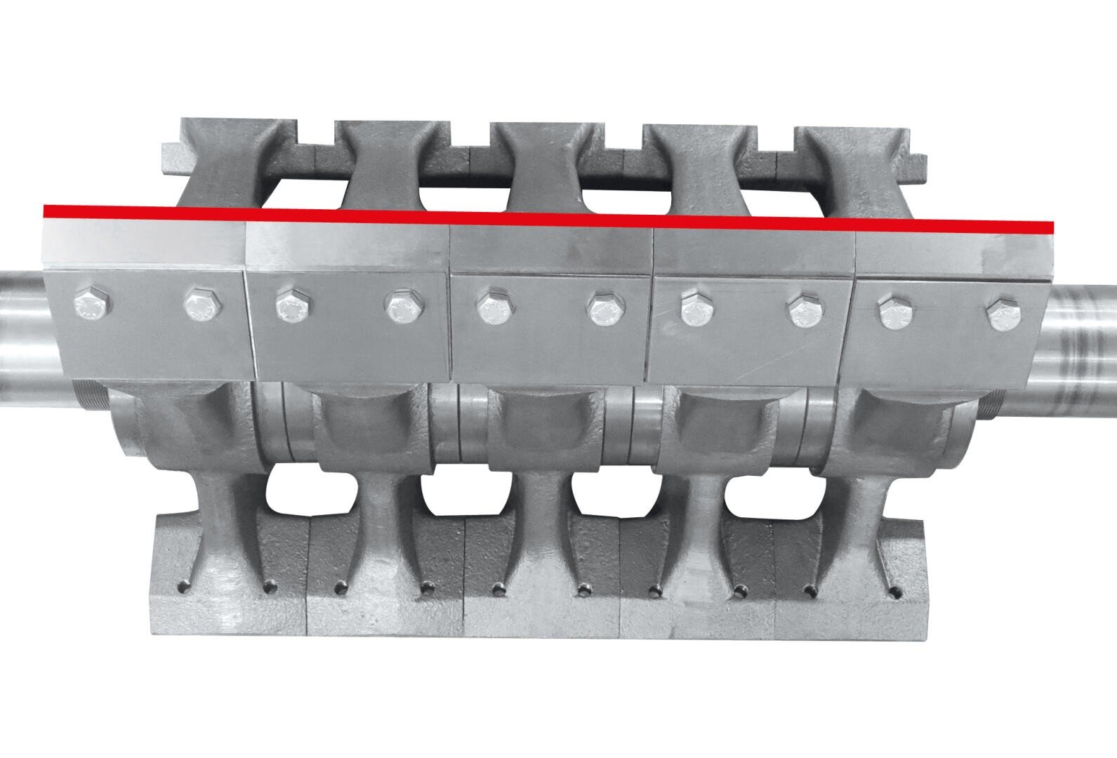 Un ensemble mécanique en acier composé de plusieurs segments reliés entre eux et de boulons visibles, monté sur un socle. Une ligne rouge droite est tracée sur les bords supérieurs des segments supérieurs.