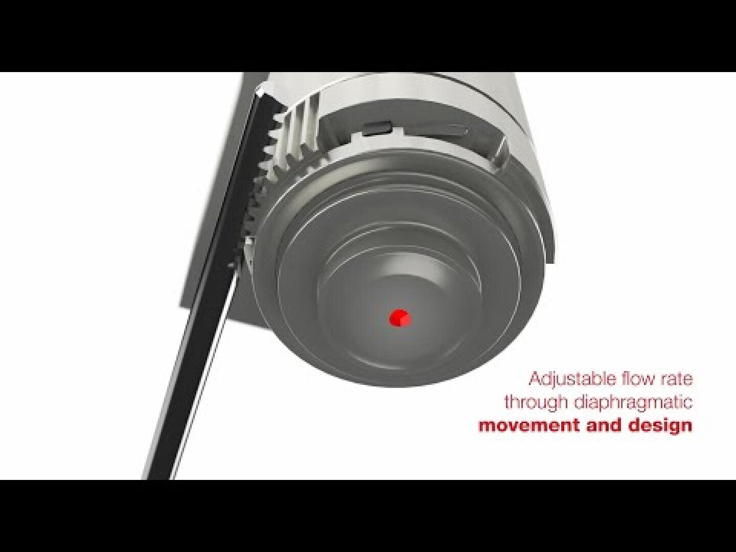 Gros plan sur une pièce mécanique métallique avec des roues dentées montrant une membrane circulaire. Le texte est le suivant : débit réglable par le mouvement de la membrane et design en rouge et gris.