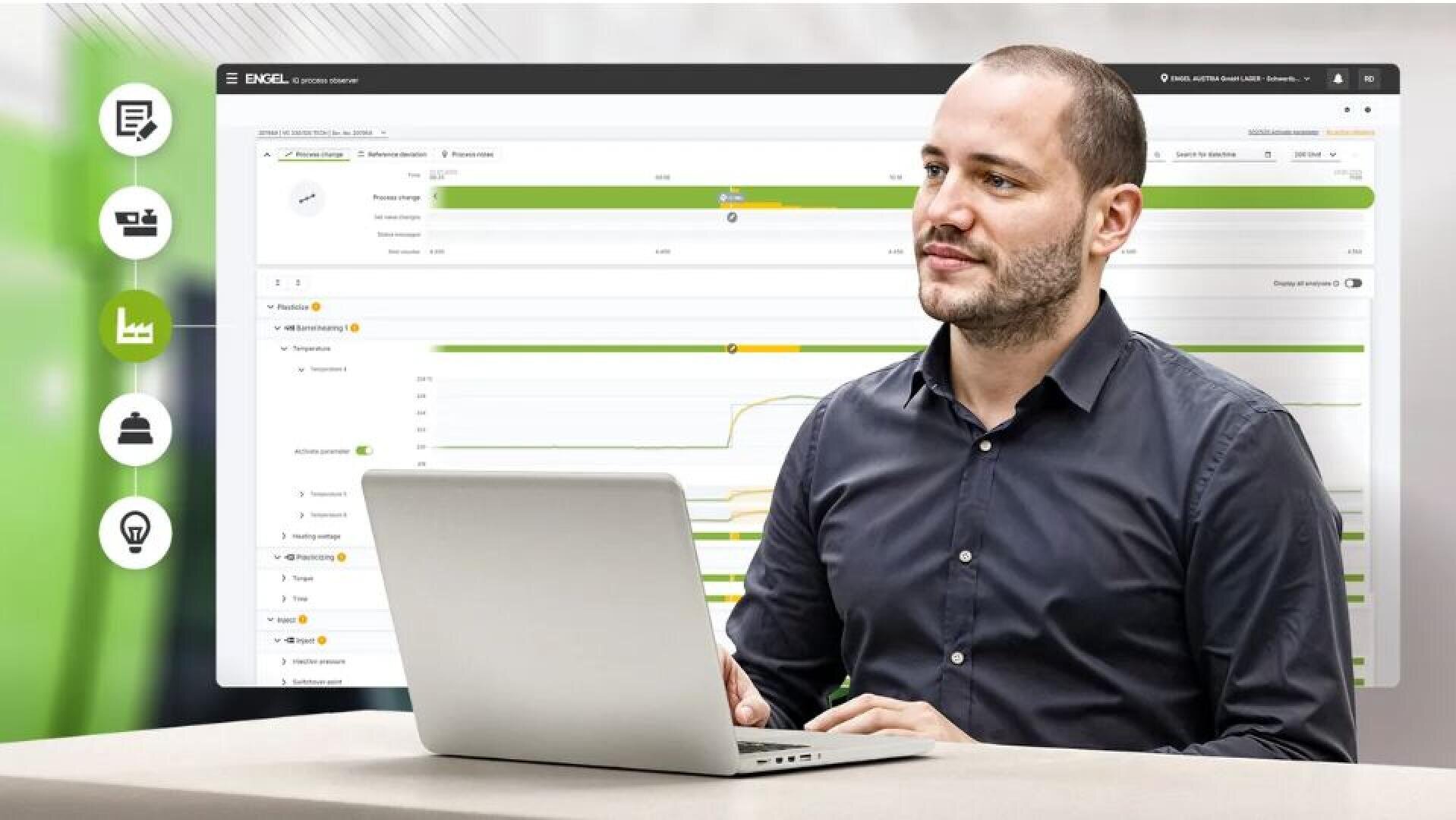 Un homme avec un ordinateur portable est assis à une table et regarde sur le côté. Derrière lui se trouve un grand écran d'ordinateur sur lequel sont affichés des données et des diagrammes. Sur le côté gauche, quatre icônes représentent des documents, des présentations, des usines et des idées.