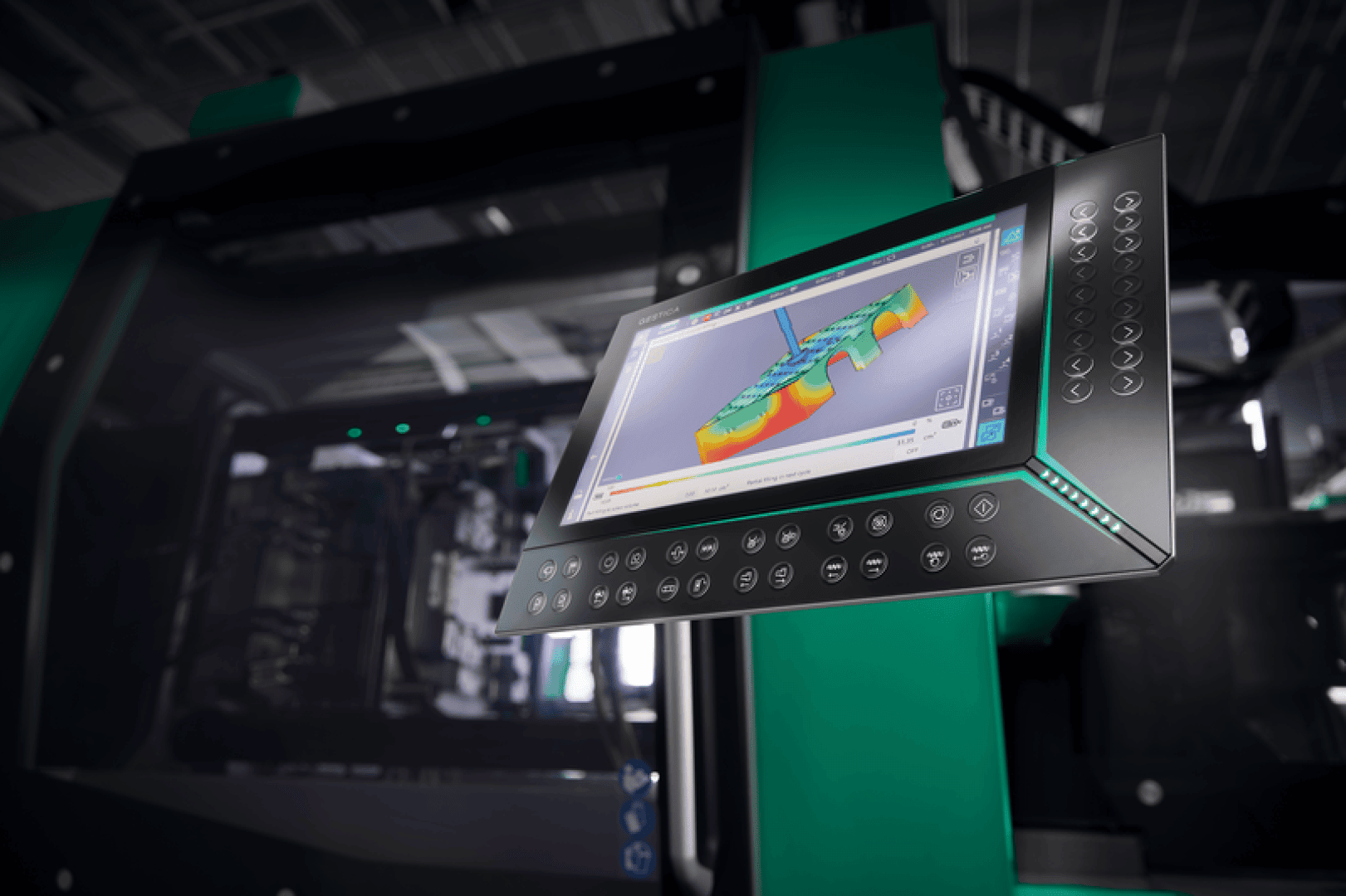 Gros plan sur un panneau de commande numérique affichant un modèle 3D coloré et des données, probablement pour le fonctionnement d'une machine industrielle. La machine et l'environnement de l'usine apparaissent flous à l'arrière-plan.
