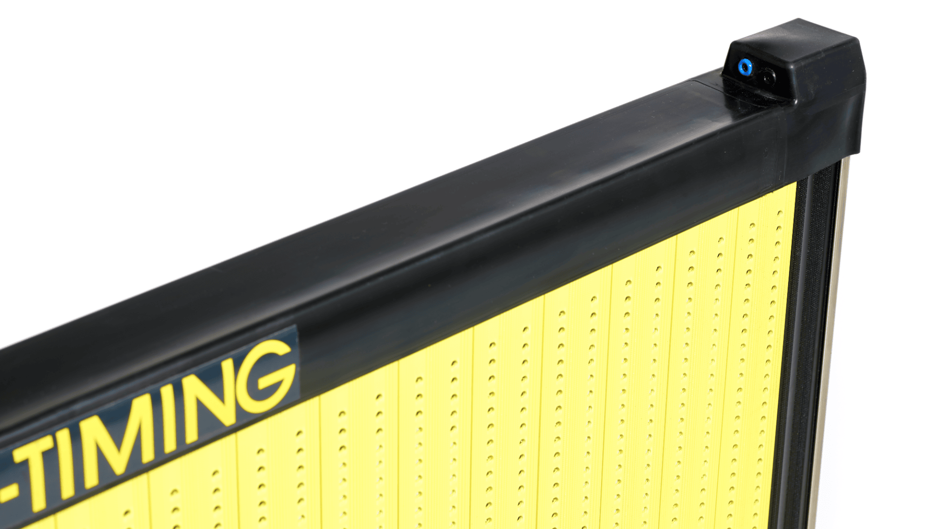 Eine Nahaufnahme eines gelb-schwarzen Schwimmzeit-Touchpads, bei dem der Ecksensor oben rechts sichtbar ist. Das Teilwort TIMING ist in fetten gelben Buchstaben auf der linken Seite aufgedruckt.