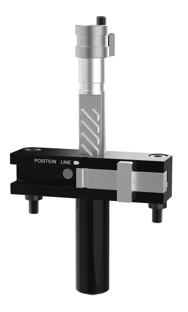 Un dispositif mécanique composé d'un cylindre vertical noir, d'une barre horizontale noire et argentée portant l'inscription POSITION LINE et de pièces métalliques avec des boulons aux deux extrémités, sur un fond blanc sobre.