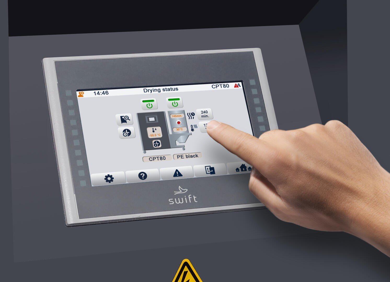Eine Hand berührt ein Touchscreen-Bedienfeld, das die Einstellungen für den Trocknungsstatus mit Symbolen und Optionen für die Einstellung der Temperatur und anderer Parameter auf einem Gerät mit der Bezeichnung swift anzeigt.
