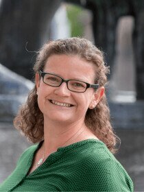 Dr. Melanie Haupt